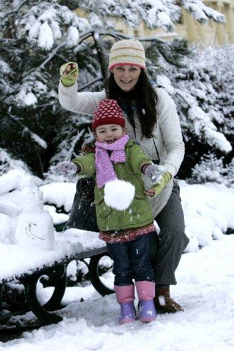 Cerys Sayer and her daughter Nia Sayer, 4, pictured having fun in the snow in Brunswick Square, Hove.
