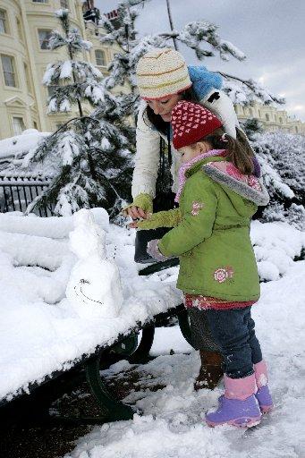 Cerys Sayer and her daughter Nia Sayer, 4, pictured having fun in the snow in Brunswick Square, Hove
