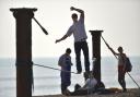 Slackliners user West Pier pillars for Brighton beach acrobatics