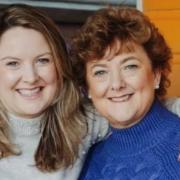 Lanna Hanks (left) with her mother Fiona, who died of cancer last year