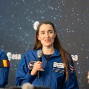 Dr Rosemary Coogan, centre has completed her astronaut training