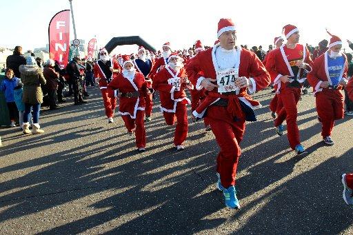 Hundreds of people dressed up as Santa to join in a 5k charity run in Hove