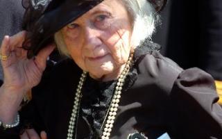 RAPPROCHEMENT: Betty Hankin at the funeral today