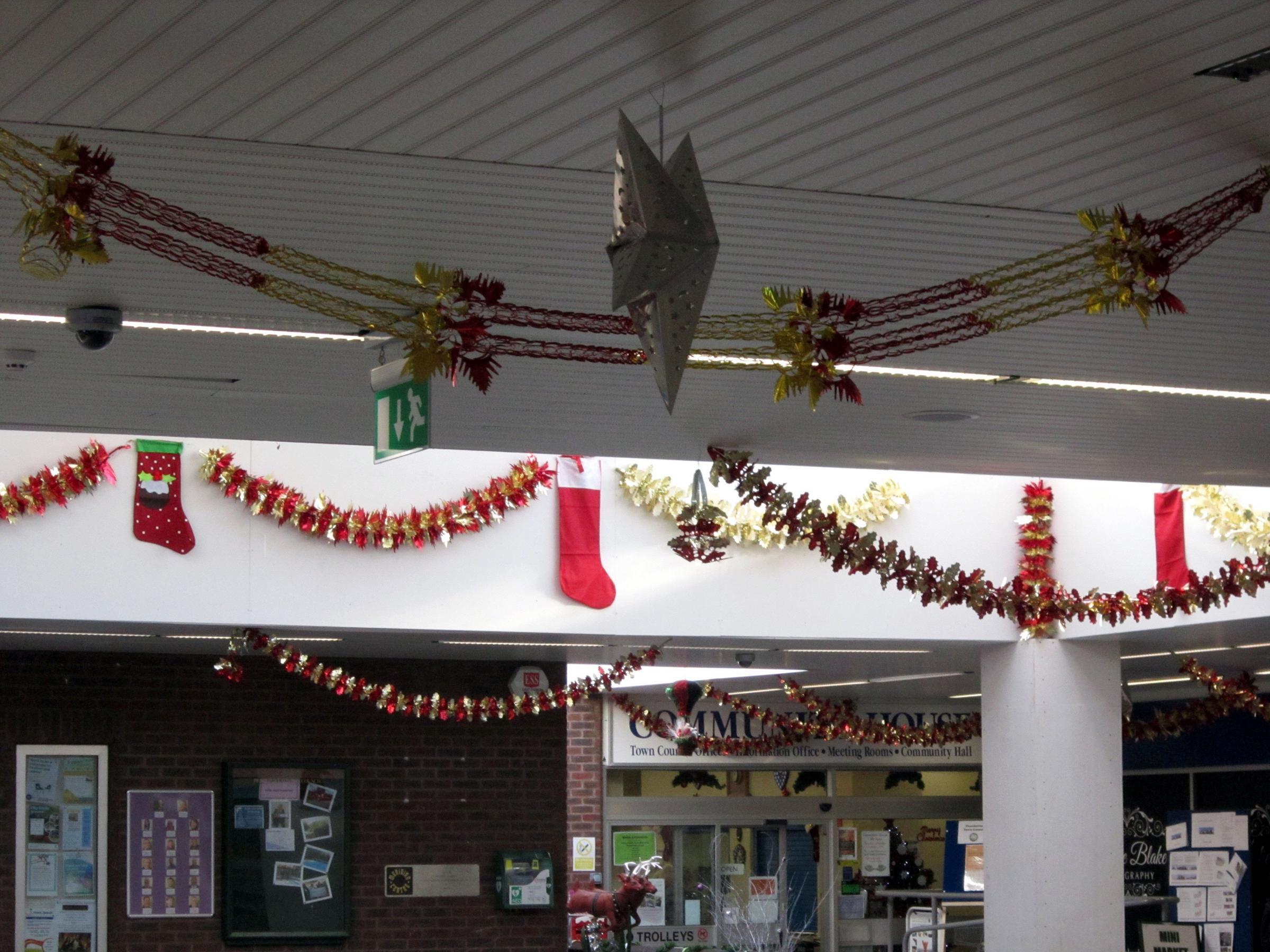 Yobs ruin Christmas at shopping centre