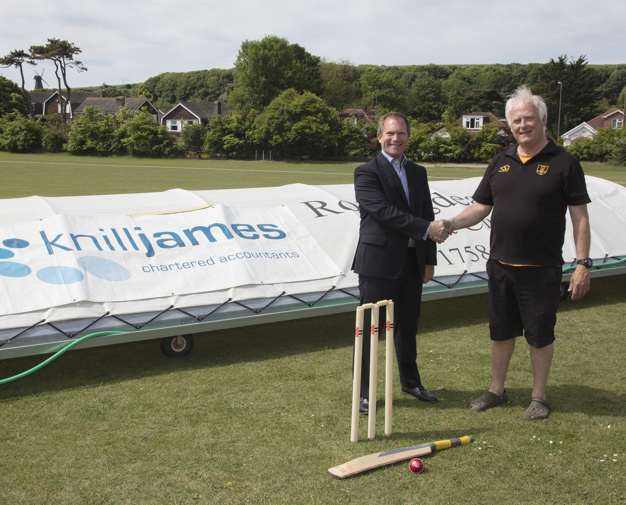 Accountancy firm supports community cricket club