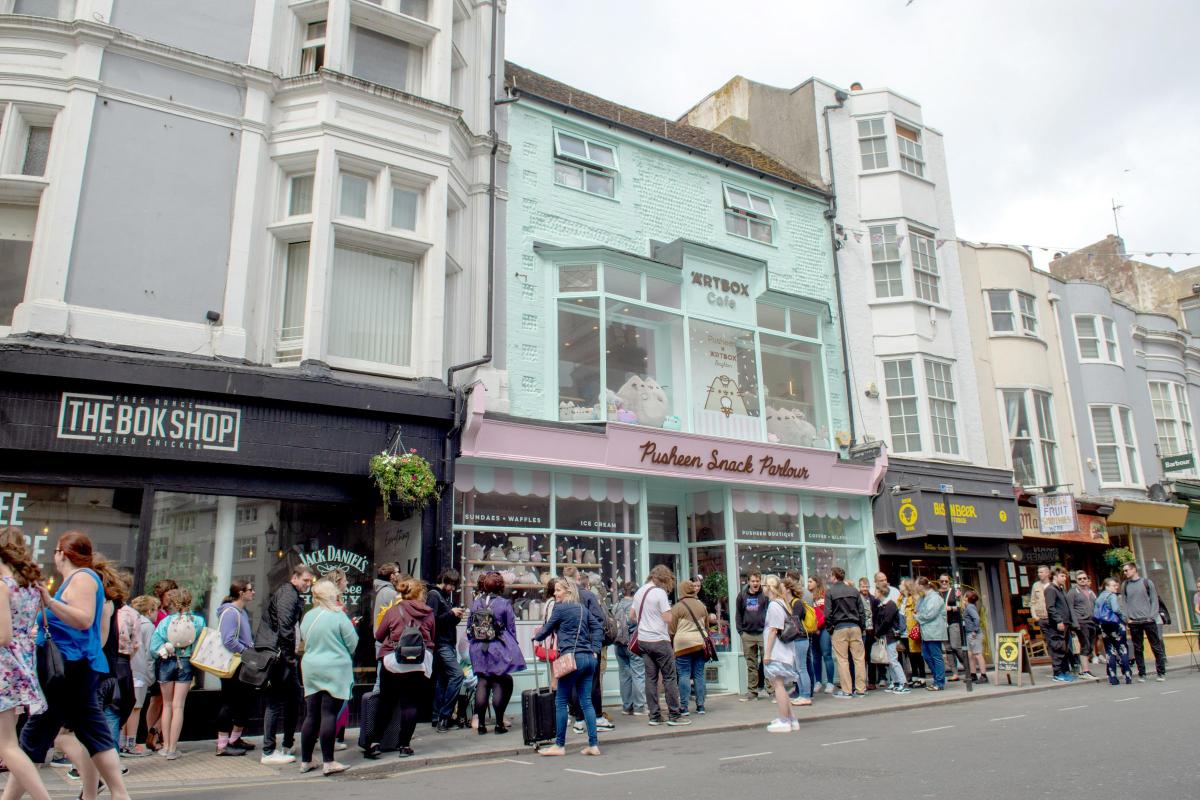 Featured image of post Pusheen Cafe Brighton We love pusheen and character cafes at super cute kawaii so i wasn t going to miss the opening day of the first pusheen cafe in the uk at the new artbox cafe in brighton
