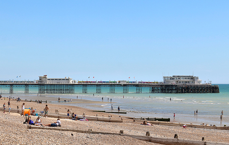 Worthing beach has been presented with the Seaside Award from Keep Britain Tidy