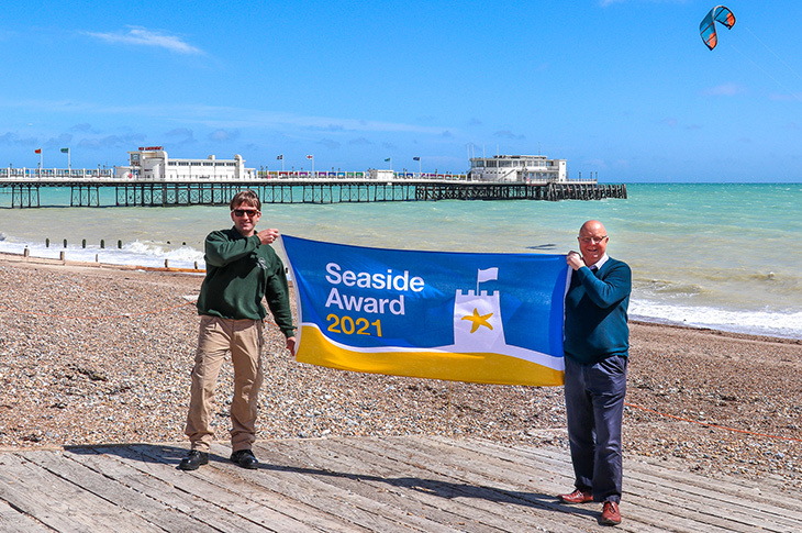Rob Dove, Worthing Coastal Offices Senior Warden, with Cllr Kevin Jenkins holding the 2021 Seaside Award flag