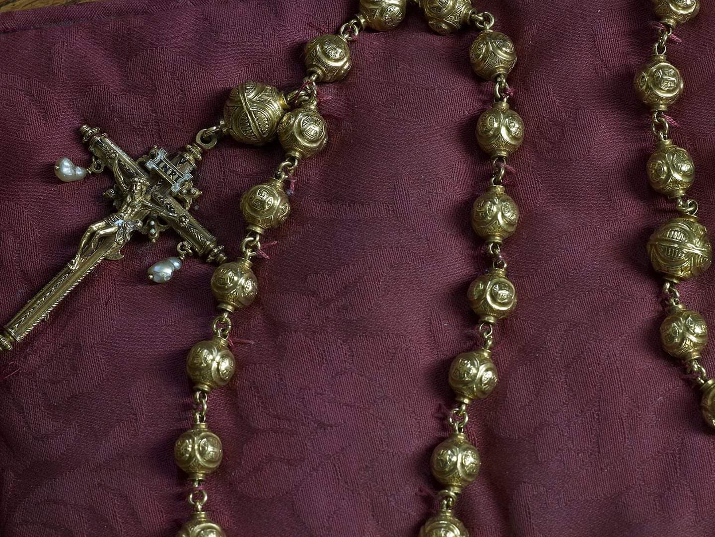 The gold rosary beads carried by Mary, Queen of Scots to her execution have been stolen 