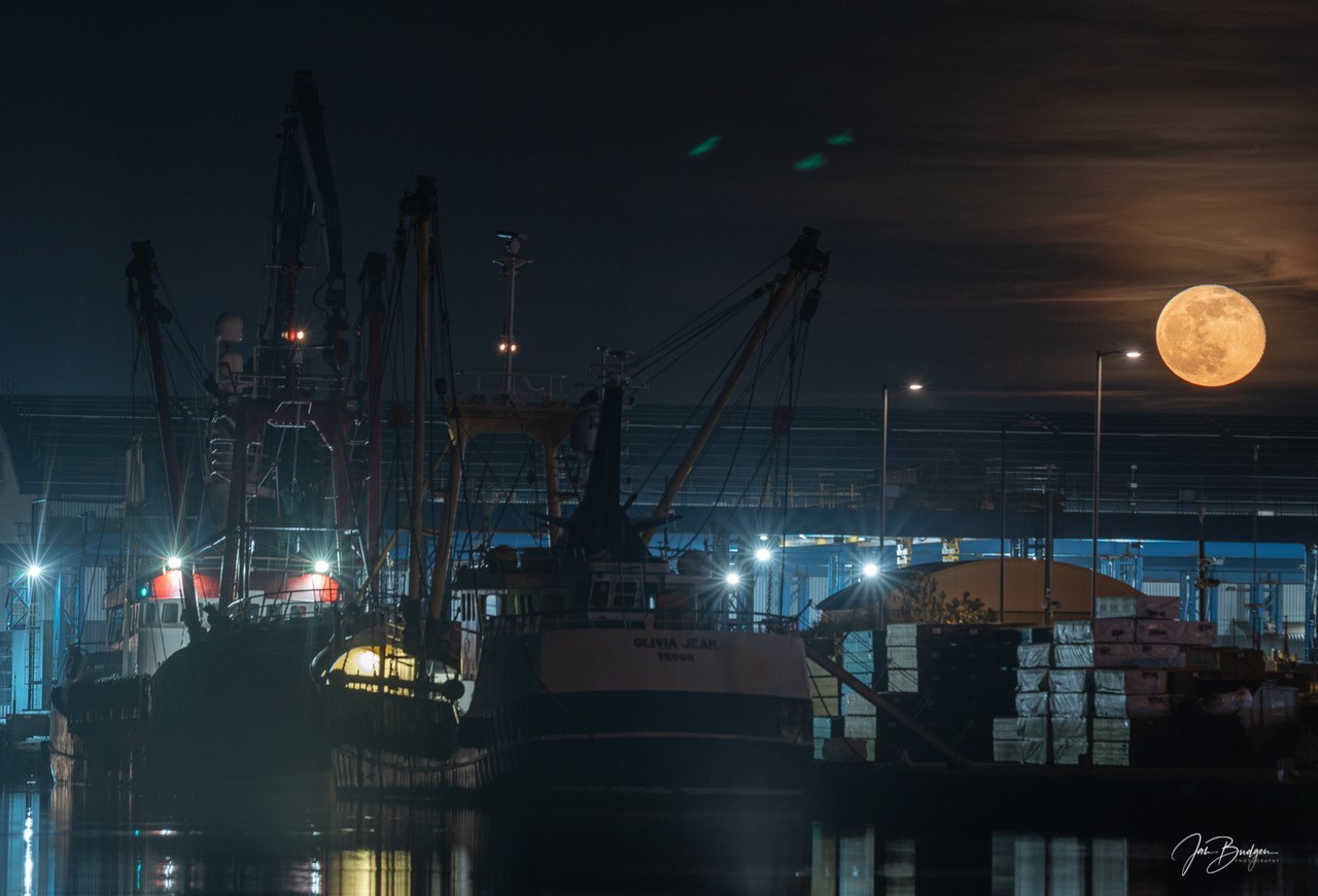 Moonrise from Shoreham Harbour