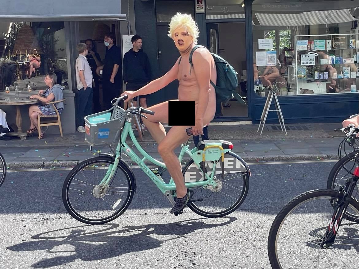 Death of a Cyclist nude photos