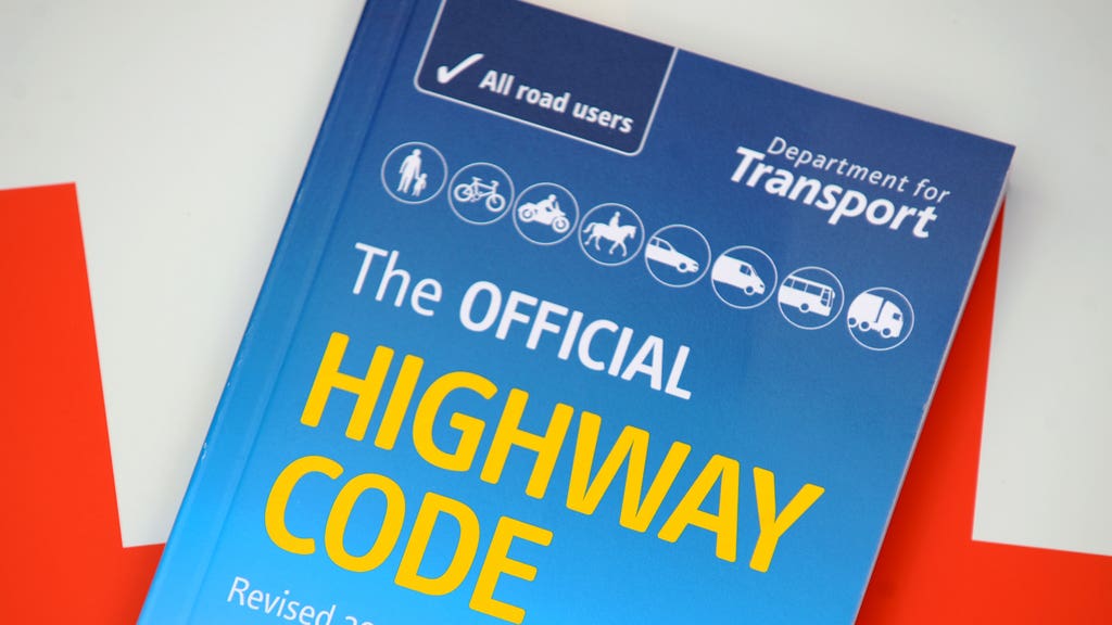 New Highway Code rules 2022: AA issue warning to UK drivers