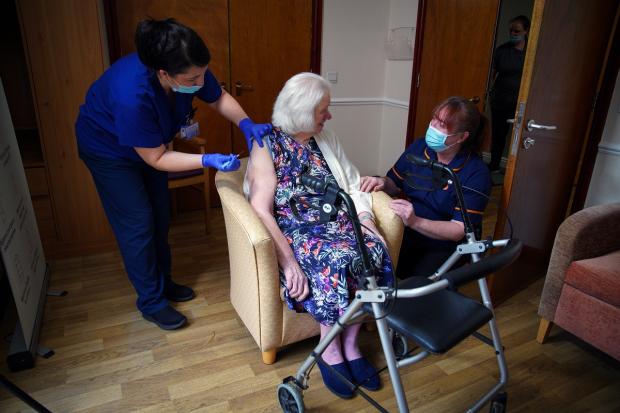 Der Argus: From Wednesday, people over the age of 75, people with immunosuppression and health and nursing staff can book a Covid refresher. Image: PA