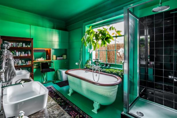 The Argus: One of the bathrooms at 8 Lewes Crescent (Rightmove)