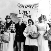 Argus Looking Back SeriesLB-2212Protest march including actor John Mills to Save the West Pier in Brighton along the seafront in 1975