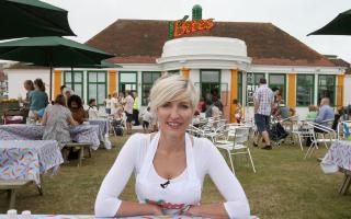 Heather Mills outside VBites cafe in Hove in 2009