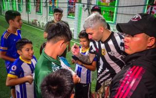 Julio Enciso signs autographs for young fans in Paraguay