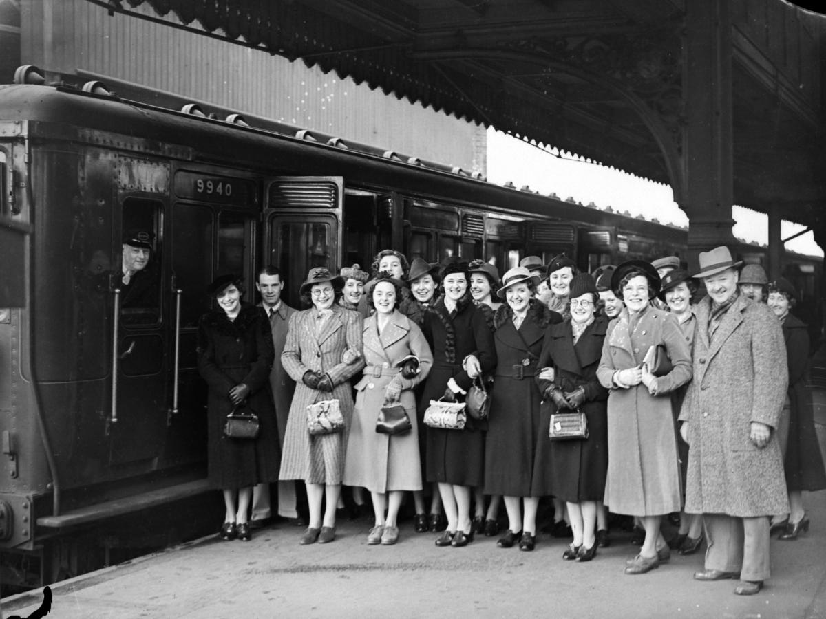Passengers at Brighton railway station circa 1930s believed to be 1938. (LB038-5386)