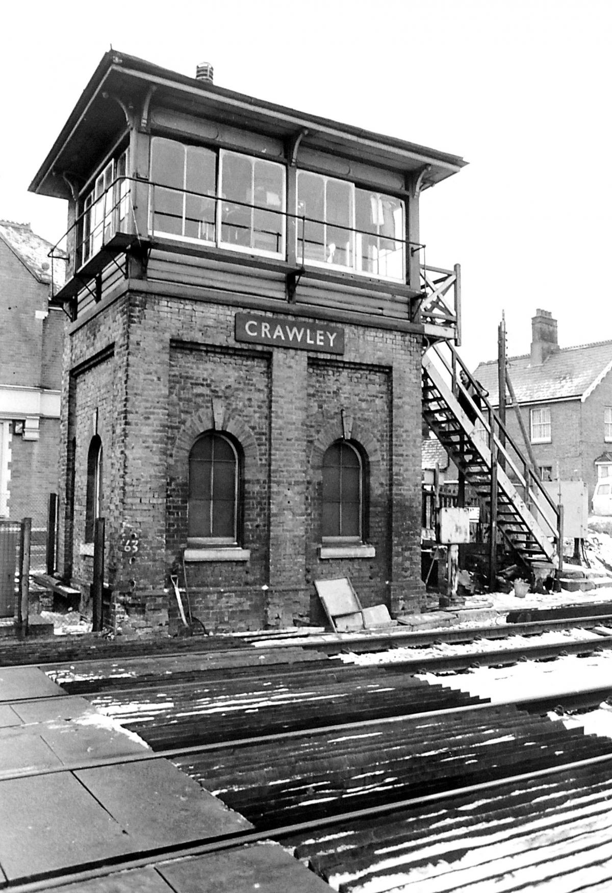 Crawley Railway station signal box 1985. (LB-2447)