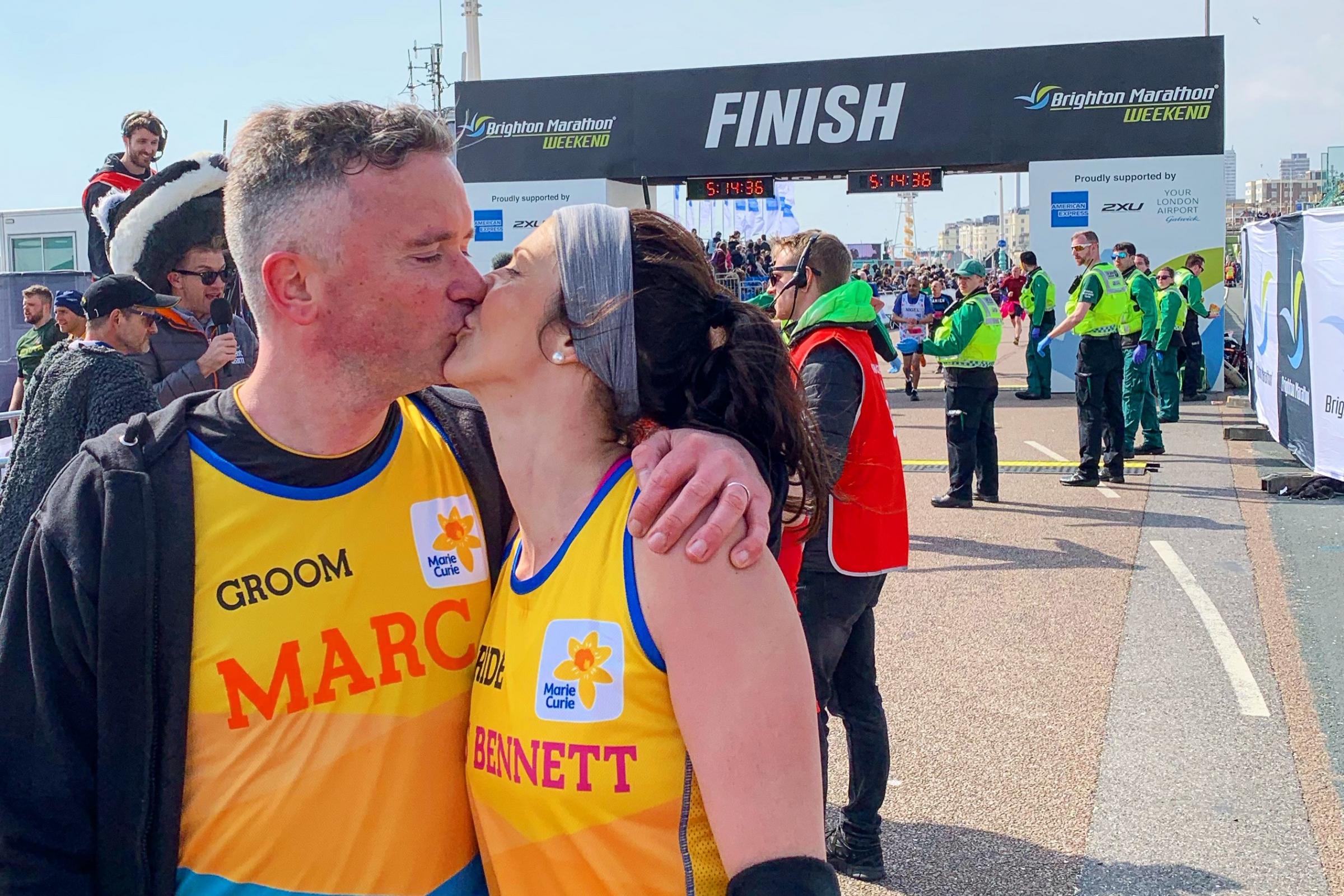 Couple get MARRIED during Brighton Marathon 2019