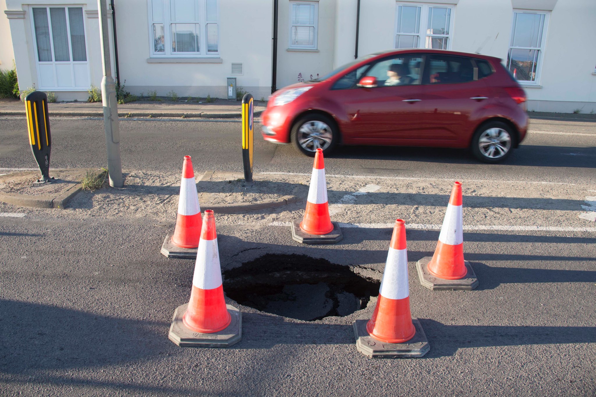Large Sinkhole Opens Up On A259 In Portslade The Argus